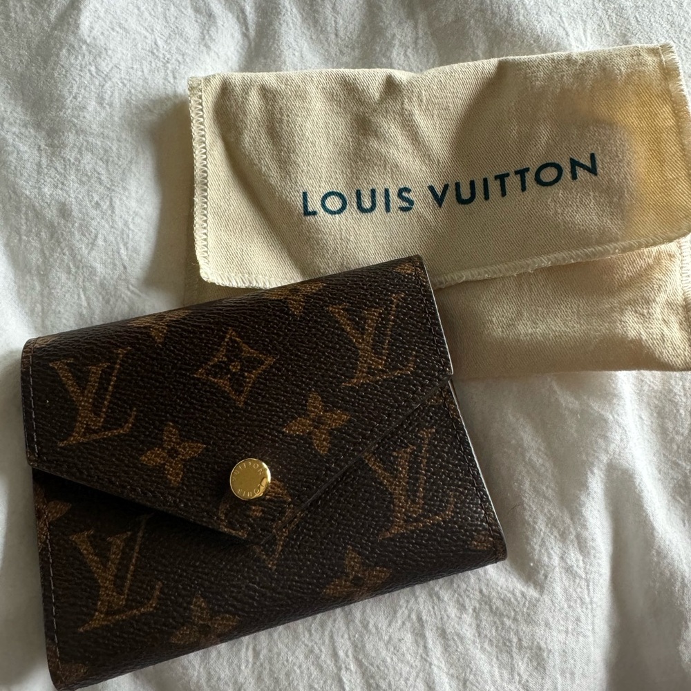 Lv wallet new.